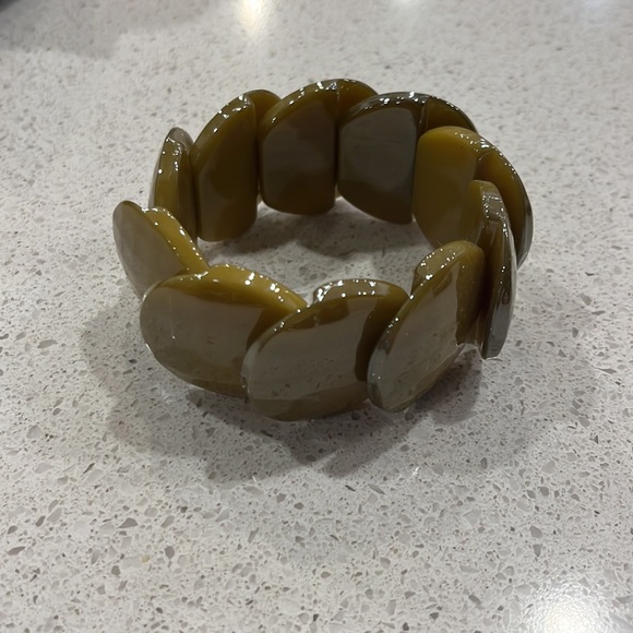 Set of 6 bracelets.  Silver, blue, green, black, gold.  Pretty accessories! - Picture 7 of 11